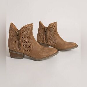 NWOT Circle G by Corral Laser Cut Leather Ankle Boot